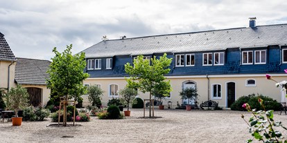 Hochzeit - Umgebung: am Land - Rheinland-Pfalz - Innenhof - Hofgut Bergerhof