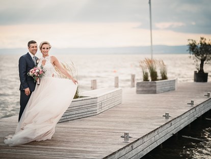 Hochzeit - Umgebung: am Land - Winden am See - Der Bootsanlegesteg lädt für unvergessliche Hochzeitsfotos. - das Fritz am See