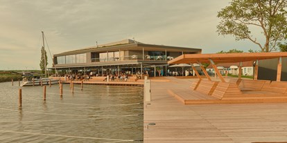 Hochzeit - Umgebung: im Park - Die Event- und Hochzeitslocation FRITZ am See in Weiden, Burgenland. - das Fritz am See