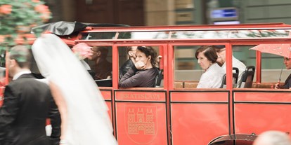 Hochzeit - Petronell-Carnuntum - Feiern Sie Ihre Hochzeit im Restaurant Hrad und genießen Sie die Altstadt von Bratislava samt Hochzeitsbus und Hochzeitsbim.
Foto © stillandmotionpictures.com - REŠTAURÁCIA HRAD