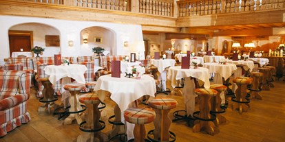 Hochzeit - Art der Location: Hotel - Weissach (Kufstein) - Hotelbar "auf der Tenne" im Bio-Hotel Stanglwirt in Tirol. - Bio-Hotel Stanglwirt