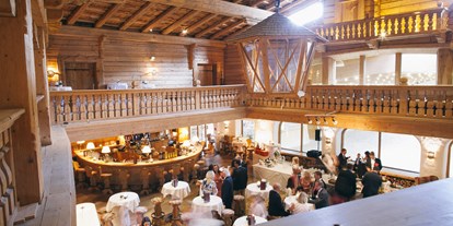 Hochzeit - Art der Location: Hotel - Erpfendorf - Hotelbar "auf der Tenne" im Bio-Hotel Stanglwirt in Tirol. - Bio-Hotel Stanglwirt