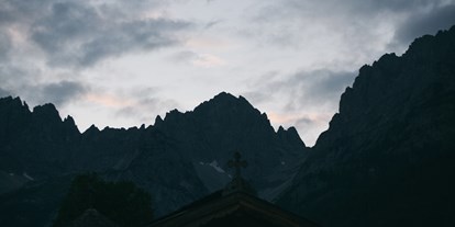 Hochzeit - Art der Location: Hotel - Erpfendorf - Traumhafter Blick auf die Berge rund um den Stanglwirt in Tirol. - Bio-Hotel Stanglwirt