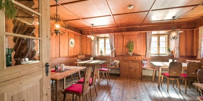 Hochzeit - Art der Location: Restaurant - Tirol - Rustikale Stube - Berg'k'hof Kaisertal - Alpine Hideaway