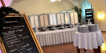 Hochzeit - Art der Location: Schloss - Niederösterreich - Buffet im großen Saal - Hochzeitsschloss Gloggnitz