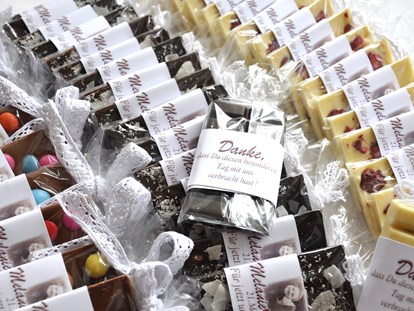 Hochzeit - Hochzeitsessen: Catering - individuelle, handgeschöpfte Schokoladen - Hochzeitsschloss Gloggnitz