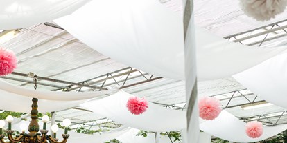 Hochzeit - Umgebung: in Weingärten - Burgenland - Wunderschöne Deckenelemente runden die Hochzeitslocation Arche Moorhof ab. - Arche-Moorhof