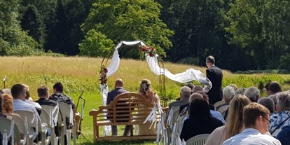 Hochzeit - Hochzeits-Stil: Urban Chic - Ostfriesland - freie Trauung im Park - Orangerie im Rhododendronpark