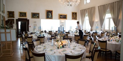 Hochzeit - Art der Location: Eventlocation - Österreich - Der große Saal gedeckt - Schloss Maria Loretto am Wörthersee