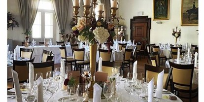 Hochzeit - Blumen Isabella, der große Saal ohne Hussen gedeckt, wirkt ganz anders, - Schloss Maria Loretto am Wörthersee