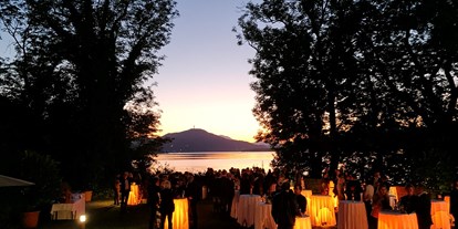 Hochzeit - barrierefreie Location - Sonnenuntergang mit einem Stehempfang im Schlossgarten über den Wörthersee  - Schloss Maria Loretto am Wörthersee
