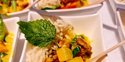 Hochzeit - Standesamt - Kärnten - Vegane Fingerfoods, Curry mit geräuchertem Tofu und Basmatireis  - Schloss Maria Loretto am Wörthersee