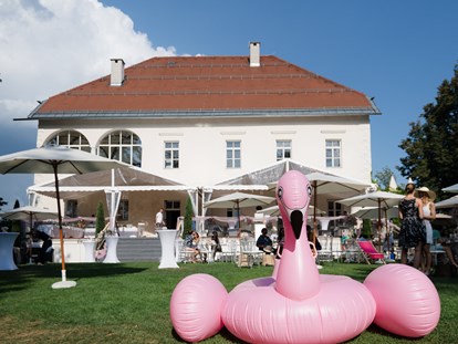 Hochzeit - Art der Location: Schloss - Beachparty am Sonntag  - Schloss Maria Loretto am Wörthersee