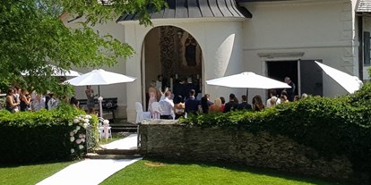 Hochzeit - Garten - Außenhochzeit vor dem Altar - Schloss Maria Loretto am Wörthersee
