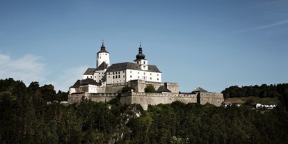 Hochzeit - Umgebung: am Land - Burgenland - Burg Forchtenstein - hoch oben auf den Ausläufern des Rosaliengebirges gelegen - Burg Forchtenstein