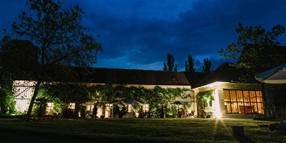 Hochzeit - Geeignet für: Gala, Tanzabend und Bälle - Walpersdorf (Inzersdorf-Getzersdorf) - Schlosspark Mühlbach bei Nacht.
Foto © thomassteibl.com - Schlosspark Mühlbach am Manhartsberg