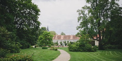 Hochzeit - Art der Location: Eventlocation - Genießen Sie das weitläufige Areal des Schlossparks Mühlbach.
Foto © thomassteibl.com - Schlosspark Mühlbach am Manhartsberg