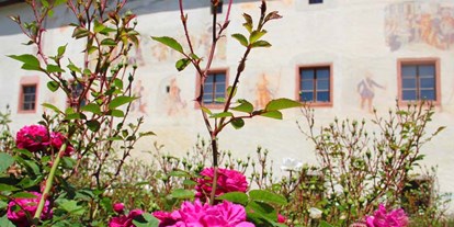 Hochzeit - Art der Location: Schloss - Oberösterreich - Für freie Trauungen und Agapen bildet im Sommer der Garten einen traumhaften Rahmen - Landschloss Parz