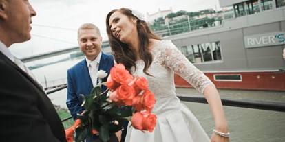 Hochzeit - Schloßhof - Heiraten im River's Club dem Clubschiff auf der Donau, Bratislava.
Foto © stillandmotionpictures.com - River's Club