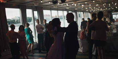 Hochzeit - Schloßhof - Heiraten im River's Club dem Clubschiff auf der Donau, Bratislava.
Foto © stillandmotionpictures.com - River's Club