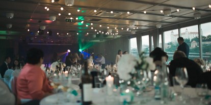 Hochzeit - Petronell-Carnuntum - Heiraten im River's Club dem Clubschiff auf der Donau, Bratislava.
Foto © stillandmotionpictures.com - River's Club