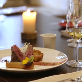 Hochzeit: Das Restaurant Weinstall überzeugt mit kulinarische Gaumenfreuden für Brautpaar und Hochzeitsgäste. - Gin & Coffee