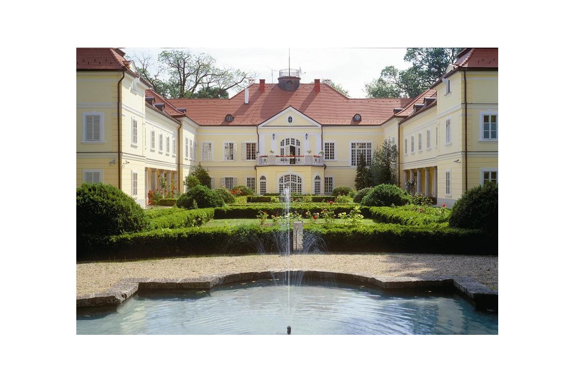 Hochzeit: Hauptgebäude - Schlosshotel Szidónia