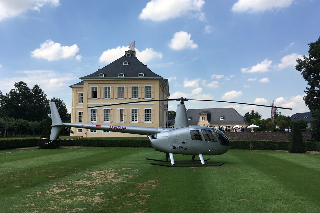 Hochzeit: Barockpark - Helikopter Landeplatz - Golf-Club Schloss Miel