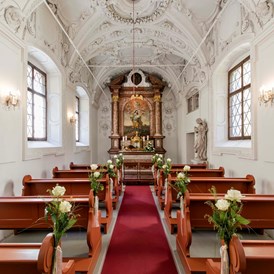 Hochzeit: Unsere barocke Kapelle ist für christliche und nicht-christliche Trauungen frei gegeben und bietet Platz für 40 Personen - ARCOTEL Castellani Salzburg