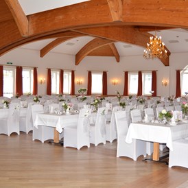 Hochzeit: Festsaal mit Hussen - Frodlhof