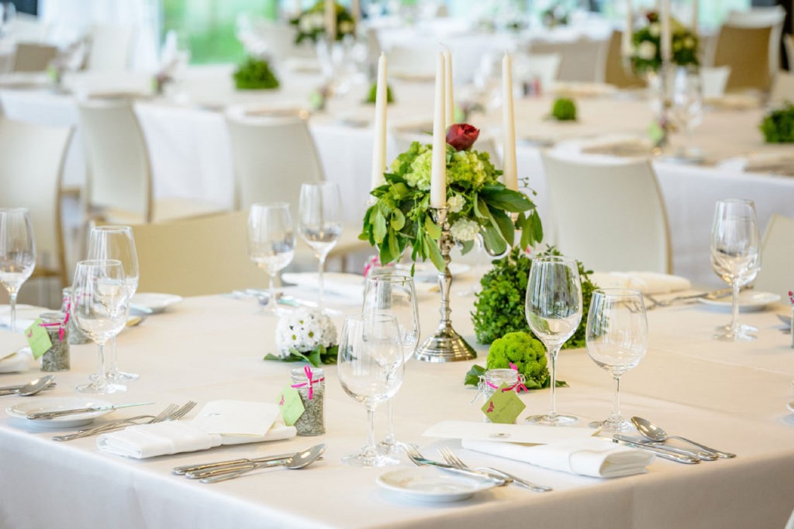 Hochzeit: gedeckter Tisch - Hotel Hofwirt