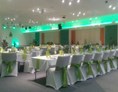 Hochzeit: Hochzeit mit Banketttischen und Hussen, Nischen, grüne Deko und grüne LED-Schmuckfarbe (mit Brauttafel), Mittel-BAR - Mittel-BAR Schönheide