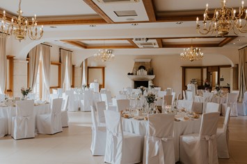 Hochzeit: Festsaal für die Tafel im Weinschloss Thaller - Weinschloss Thaller