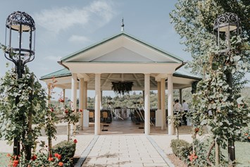 Hochzeit: Pavillon für Trauungen im Freien im Weinschloss Thaller - Weinschloss Thaller