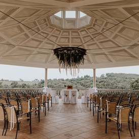Hochzeit: Pavillon mit Gartenbestuhlung - Weinschloss Thaller