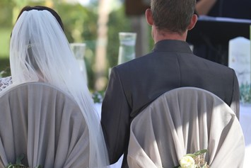 Hochzeit: Freie Trauung im Schlosshof - Schloss Events Enns