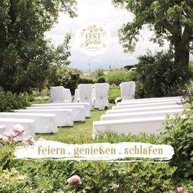 Hochzeit: Es besteht die Möglichkeit die standesamtliche Hochzeit mitten im Grünen abzuhalten, in Mitten eines Blumenmeers.  - Fest.Garten Schiefermair