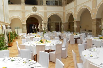 Hochzeit: JUFA Hotel Schloss Röthelstein/Admont***