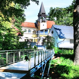 Hochzeit: Die Brücke zum Waldpavillon  - Schloss Vasoldsberg 