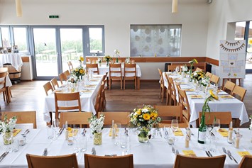 Hochzeit: Hochzeitstafel in Gelb! - WEINGUT & WEINBLICK Grafinger