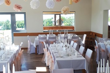 Hochzeit: Eine Hochzeitstafel in Rosa! - WEINGUT & WEINBLICK Grafinger