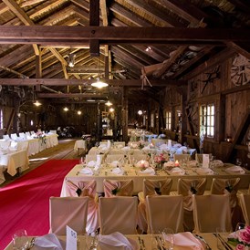 Hochzeit: Uriges Ambiente im Festsaal der Triendlsäge, Seefeld. - Waldgasthaus Triendlsäge