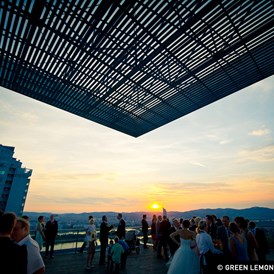 Hochzeit: Der Terrassenbereich der Wolke21 mit Blick auf Wien. - wolke21 im Saturn Tower