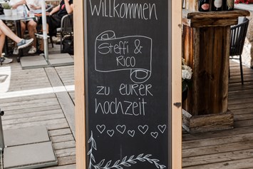 Hochzeit: Willkommensschild - jezz AlmResort Ellmau