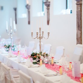 Hochzeit: Der Anna-Neumann-Saal bietet Platz für bis zu 90 Hochzeitsgäste. - Schloss Wasserleonburg