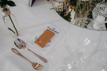 Hochzeit: Zahlreiche kleine Details machen eure Hochzeitsfeier zu einem unvergesslichen Fest. - Gästehaus Blumenfisch am Großen Wannsee