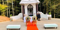 Hochzeit - Art der Location: Eventlocation - Süd & West Steiermark - Geweihte Waldkapelle im Hof für Hochzeiten, Taufen und Segnungen - Bioweingut Bleyweis