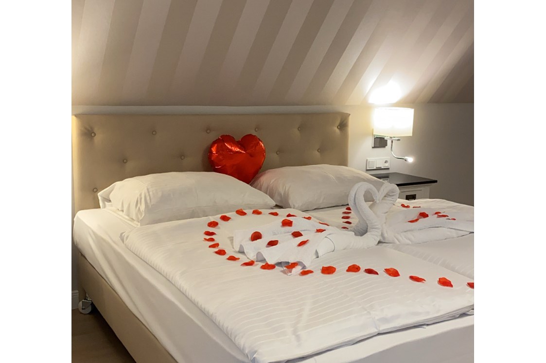 Hochzeit: Das Landhaus bietet Ihnen und Ihren Gästen eine direkte Schlafmöglichkeit mit 9 frisch sanierten Doppelzimmern im Landhaus-Stil. - Landhaus Absalonshorst