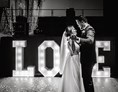 Hochzeit: LOVE LED über uns Buchbar  - Halle9 Casino Zollverein 