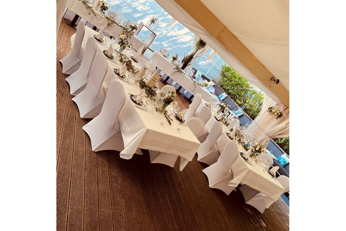 Hochzeit: Green Garden - Tafeln mit Hussen - Mauritius Stuttgart-Süd Eventlocation